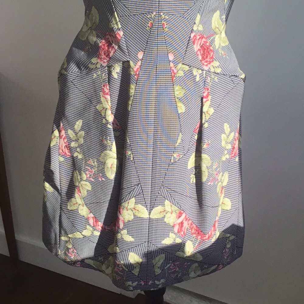 Dress - Picture 5 of 6